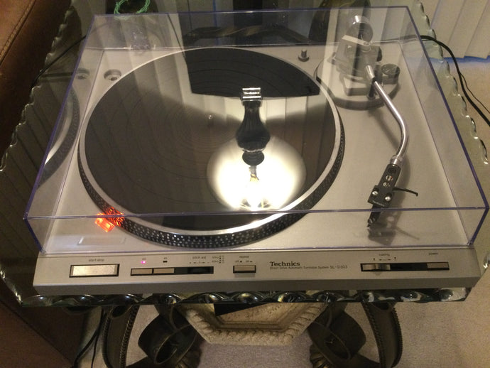 TECHNICS SL-D303 TURNTABLE, JUST ABOUT MINT, STANTON 680 CARTRIDGE, SERVICED, WARCH VIDEO!